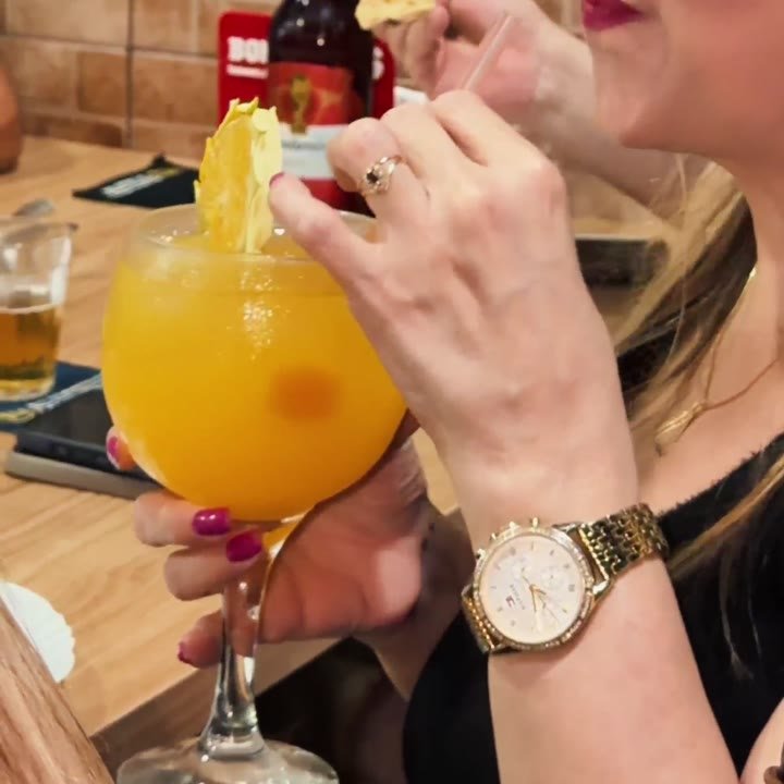 Gin tônica servido na taça
